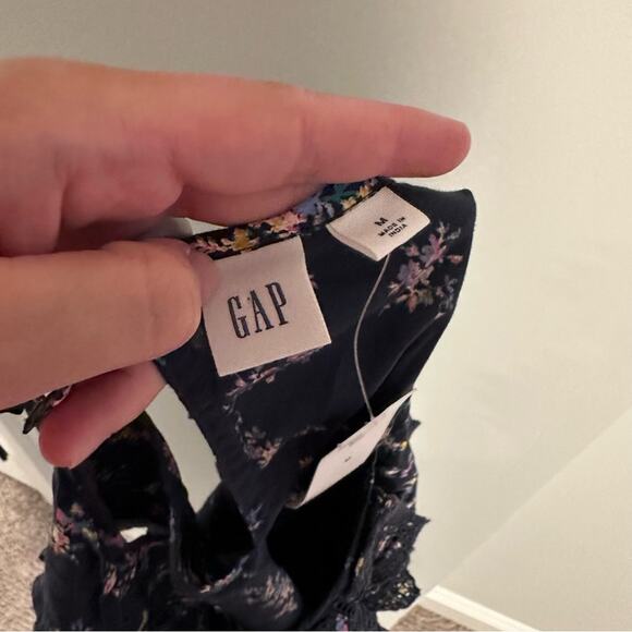 NWT GAP Navy Blue Floral Ruffle Eyelet Top Medium - Picture 12 of 12